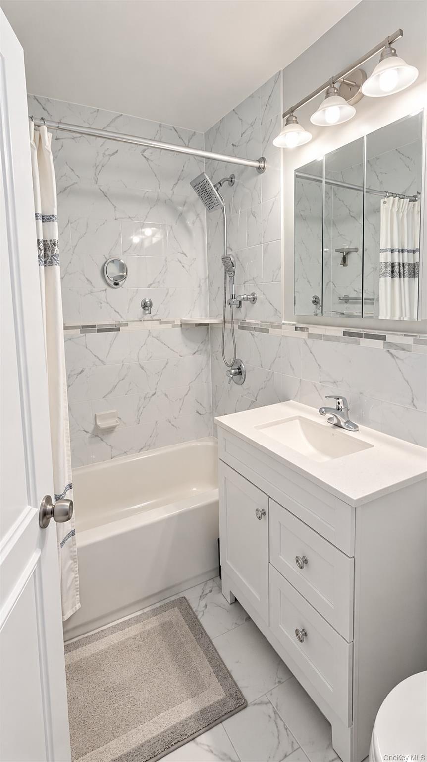 1121 Saint Lawrence Avenue Property Photo 14