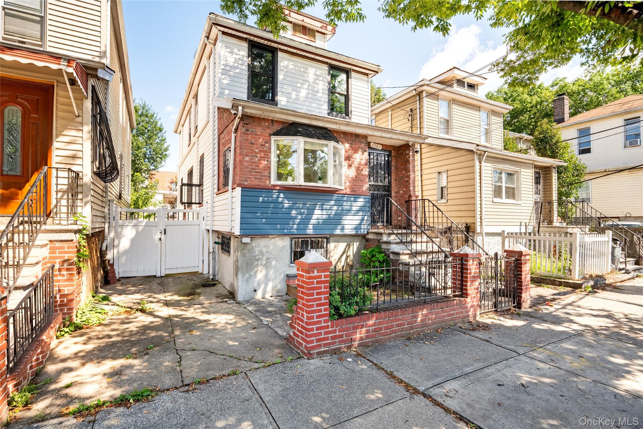 1787 Randall Avenue Property Photo 1