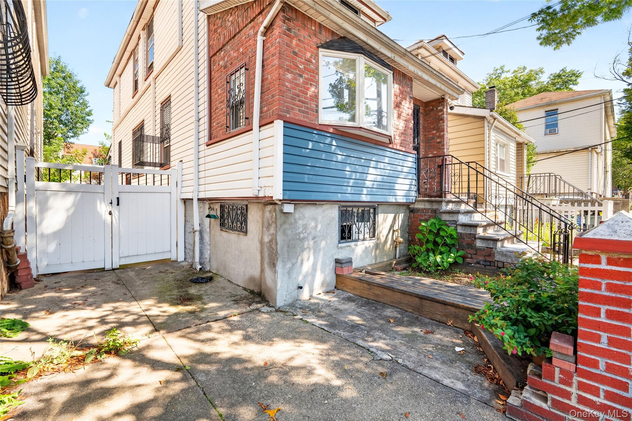 1787 Randall Avenue Property Photo 2