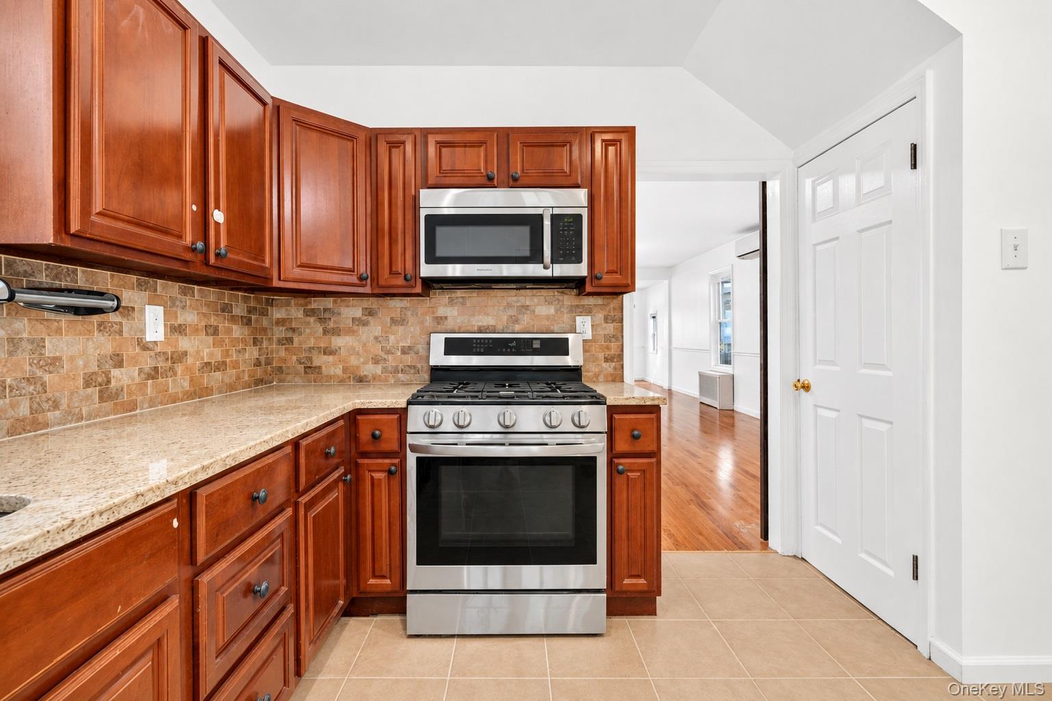 1787 Randall Avenue Property Photo 10