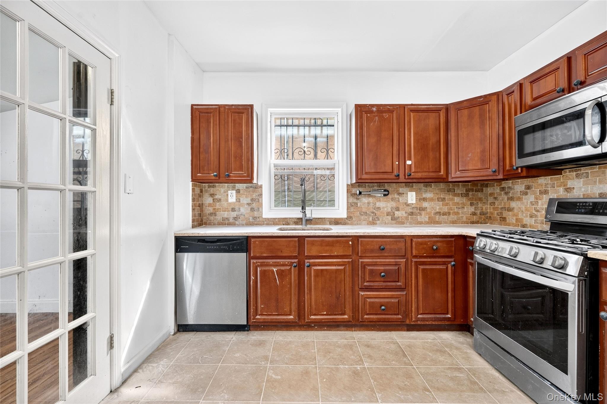 1787 Randall Avenue Property Photo 11