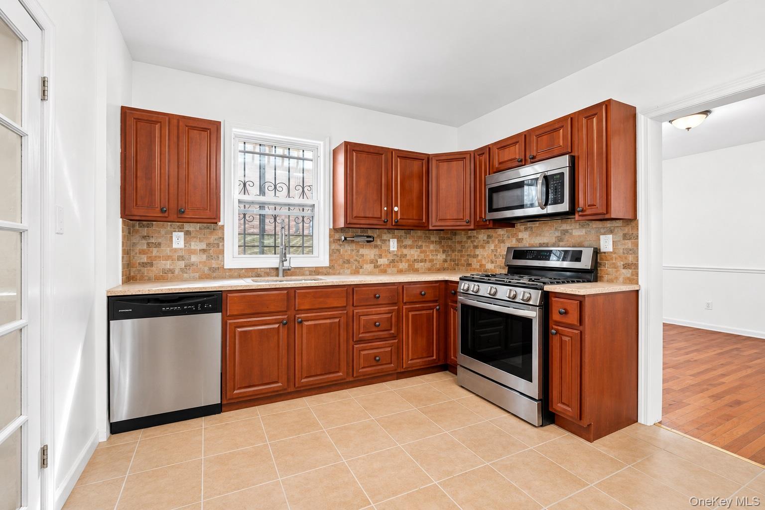 1787 Randall Avenue Property Photo 12