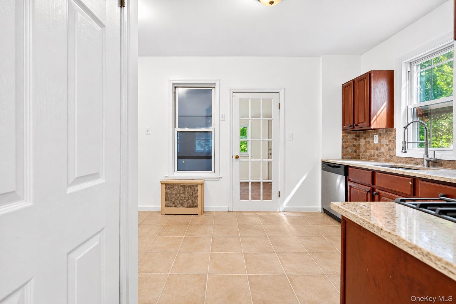 1787 Randall Avenue Property Photo 13