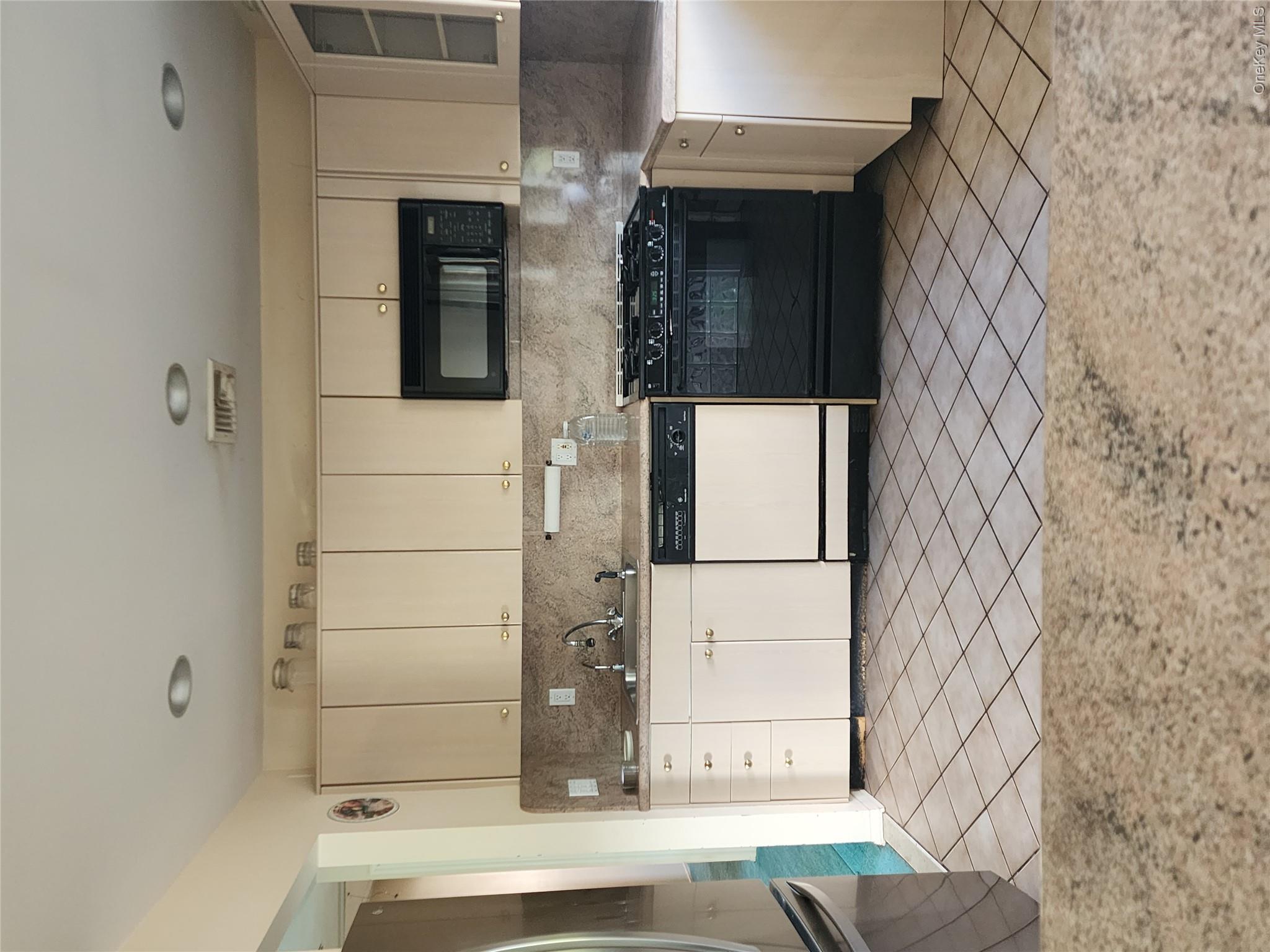 2681 Sheldon Place Property Photo 12