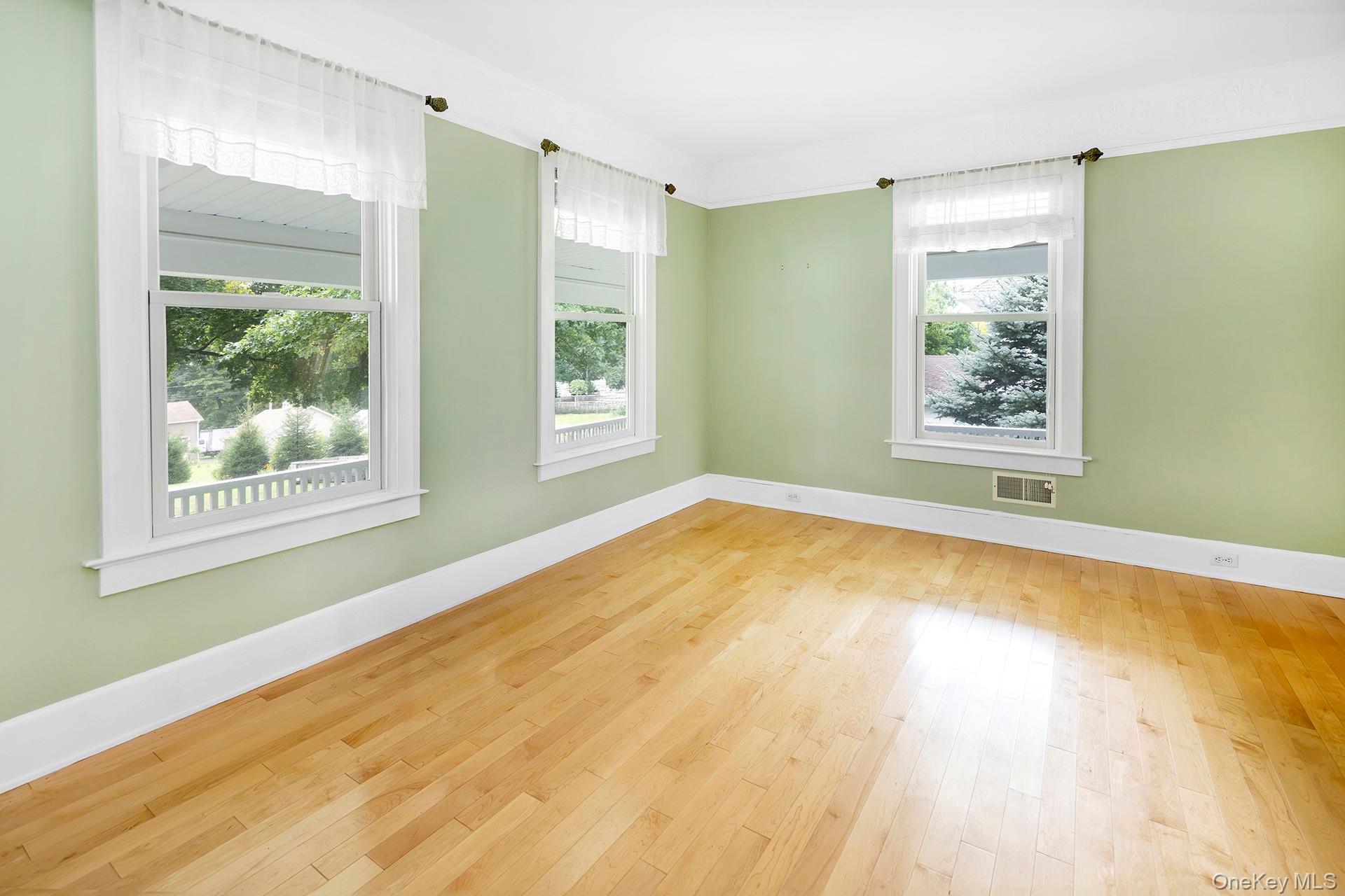3315 Franklin Avenue Property Photo 9