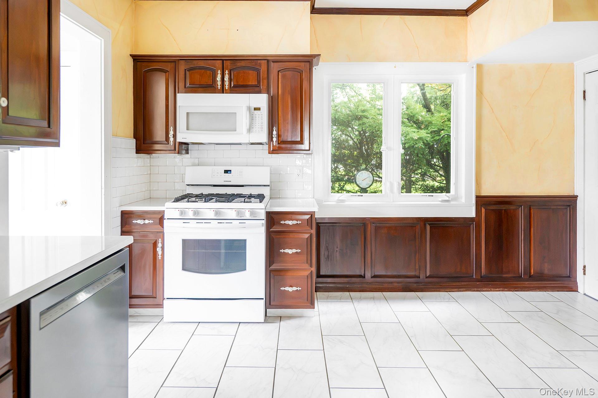 3315 Franklin Avenue Property Photo 12