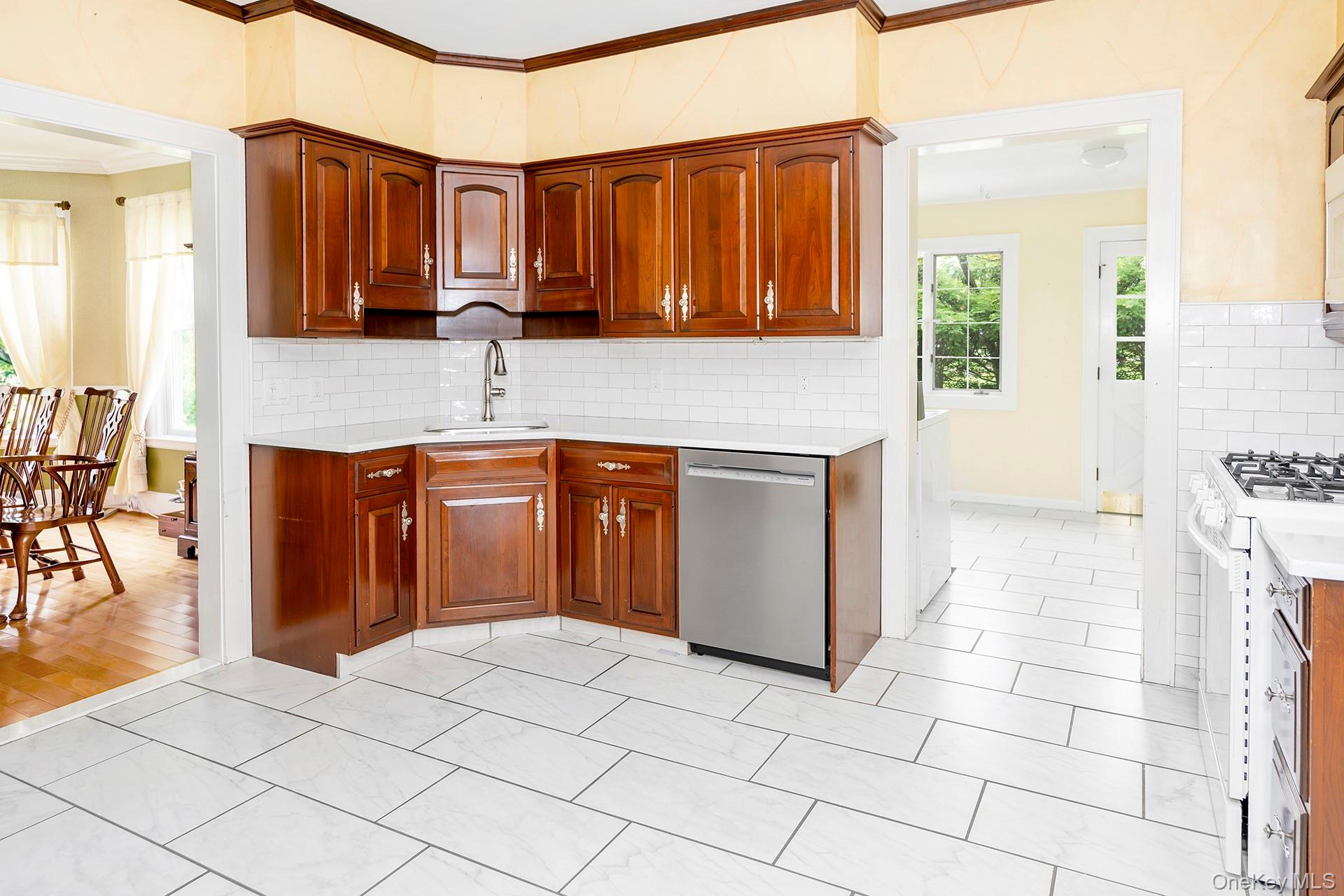 3315 Franklin Avenue Property Photo 13
