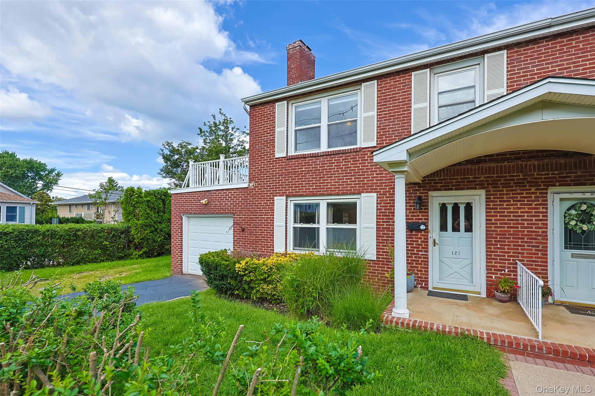 121 Manhasset Avenue Property Photo 1