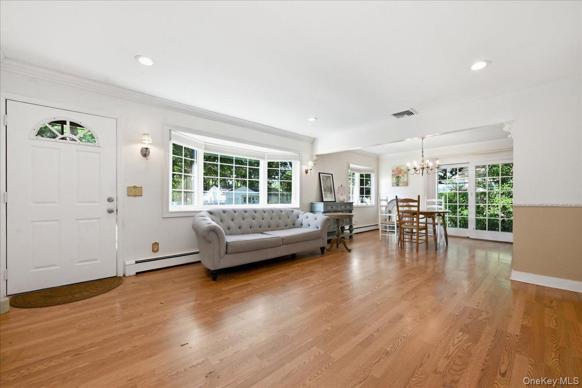 25 W Oakdale Street Property Photo 5