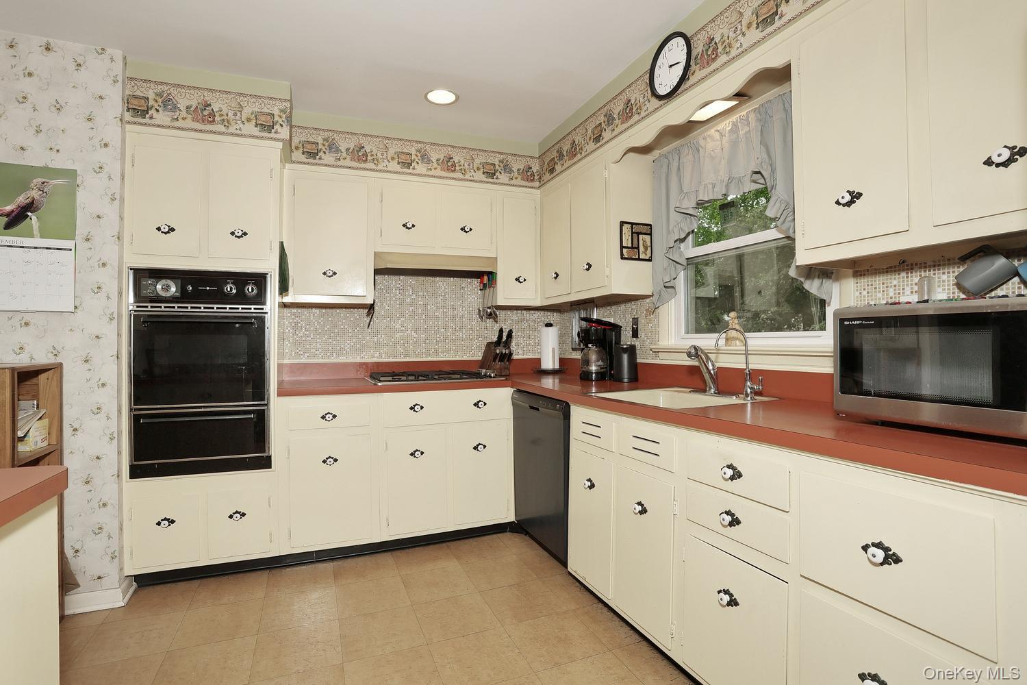 30 Pacific Avenue Property Photo 12