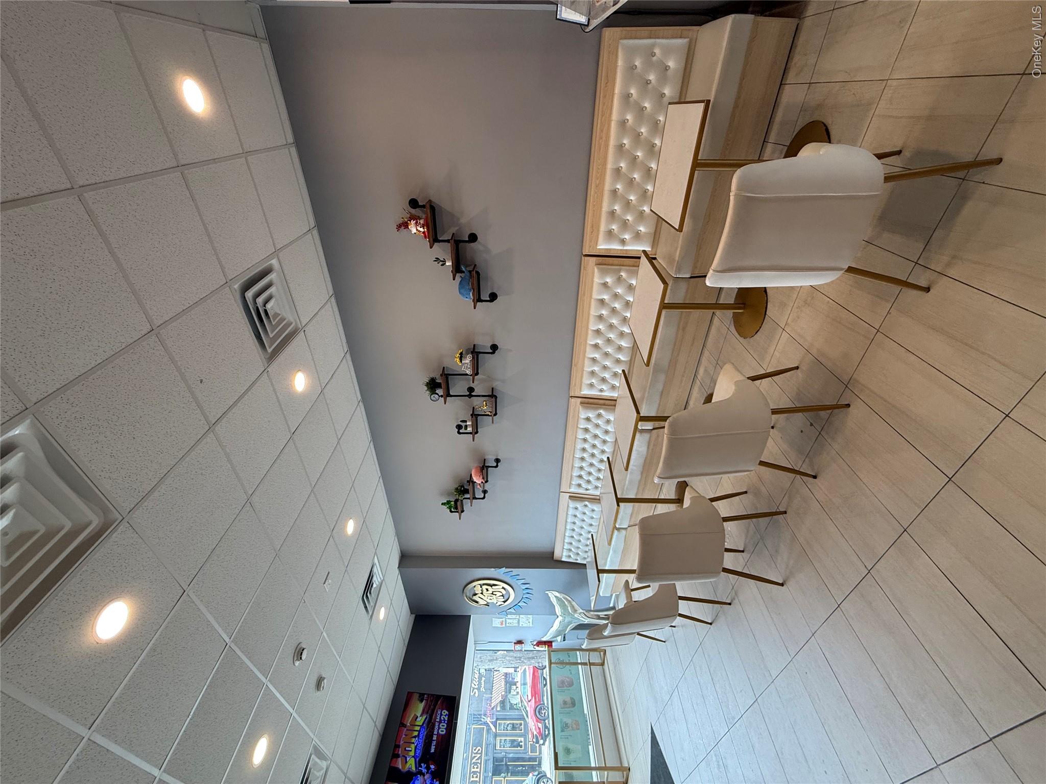 445 Plandome Property Photo 3