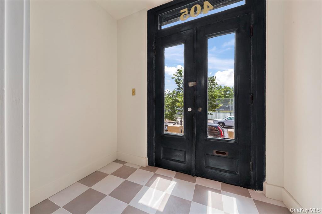405 Irving Avenue Property Photo 6