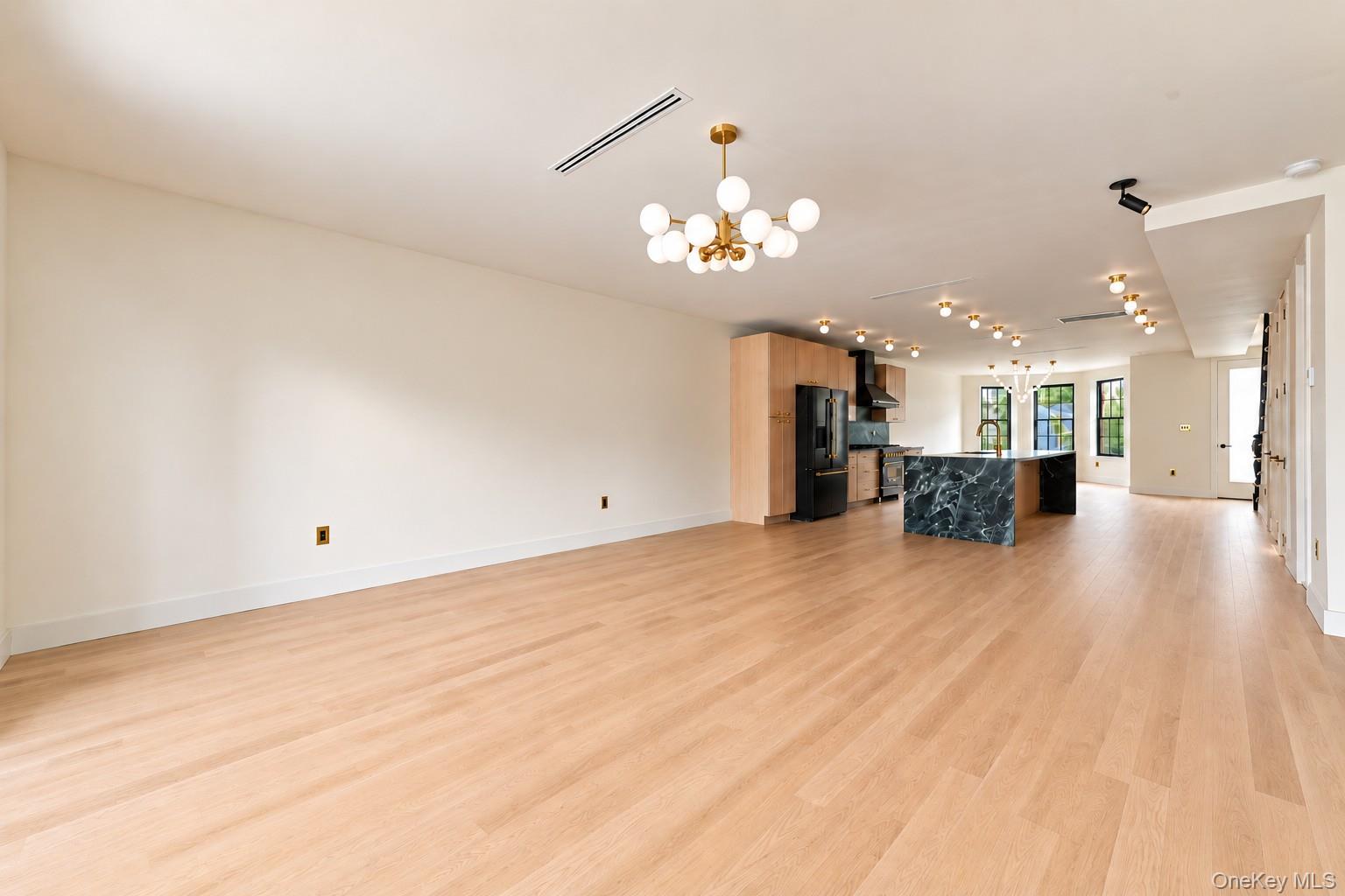 405 Irving Avenue Property Photo 8
