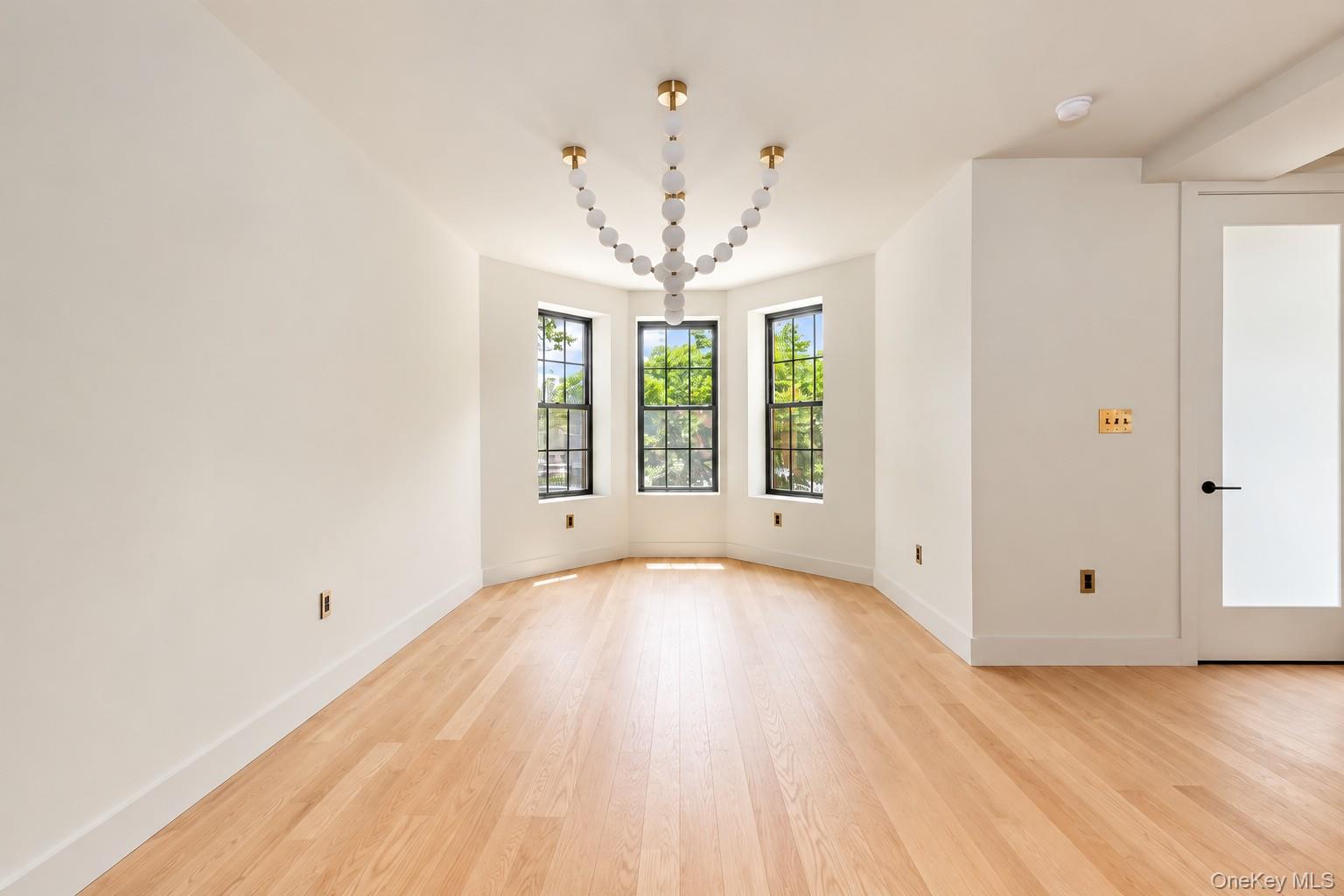 405 Irving Avenue Property Photo 14
