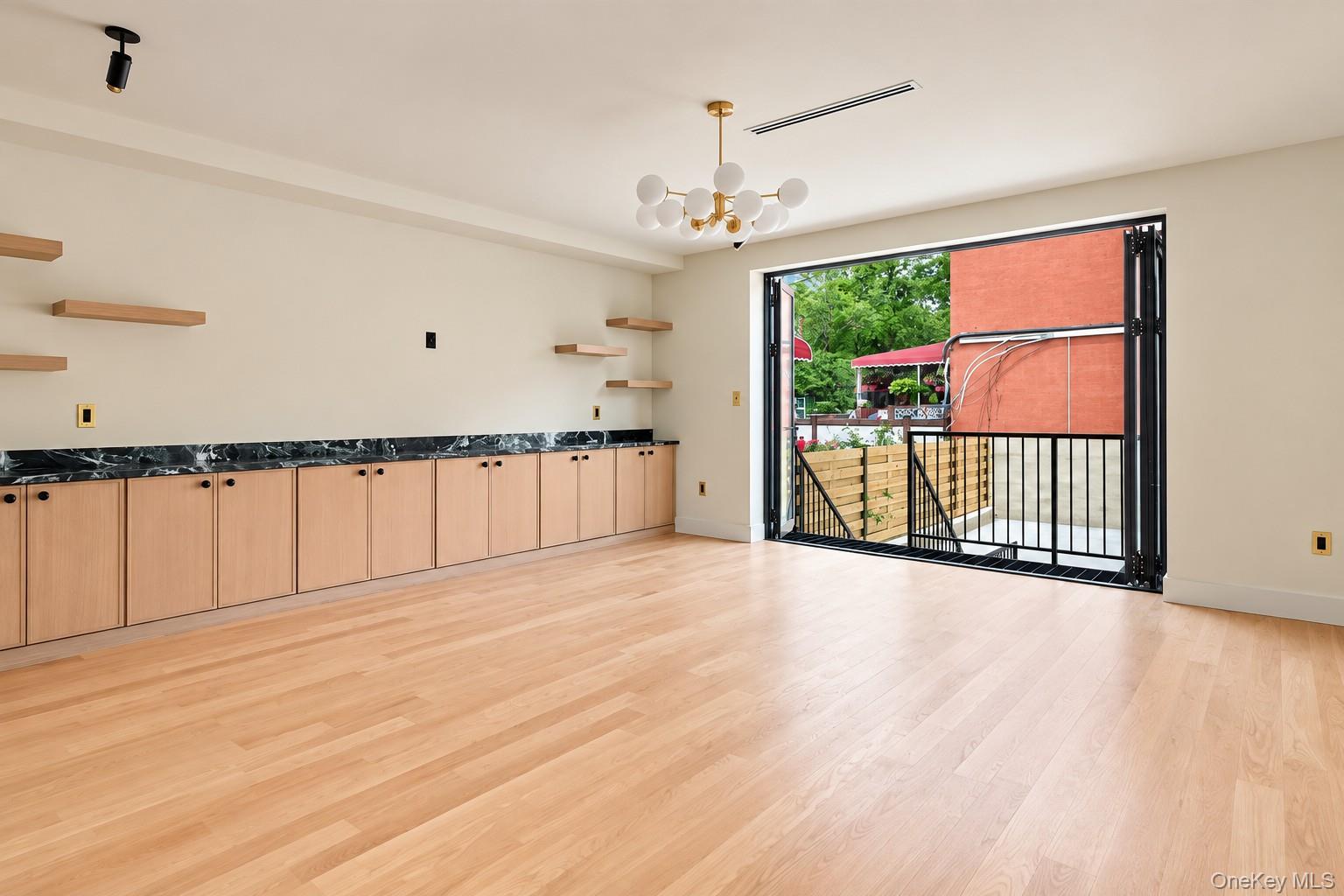 405 Irving Avenue Property Photo 17