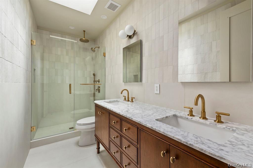 405 Irving Avenue Property Photo 25