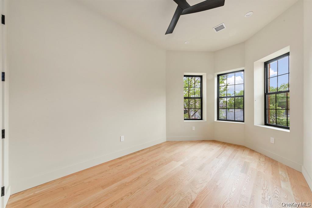 405 Irving Avenue Property Photo 27