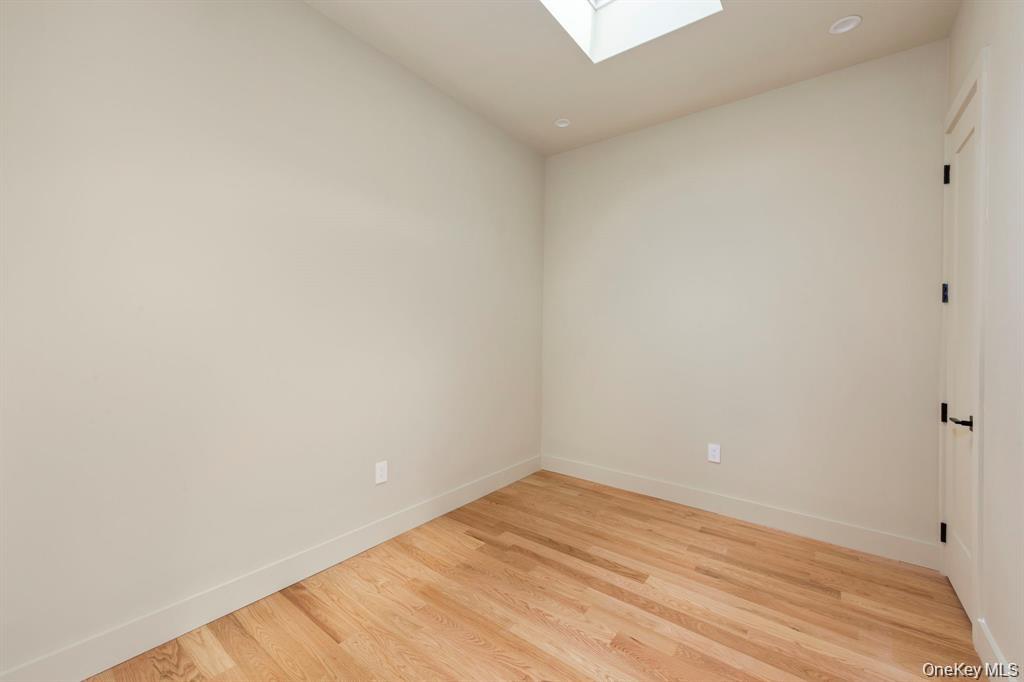 405 Irving Avenue Property Photo 29