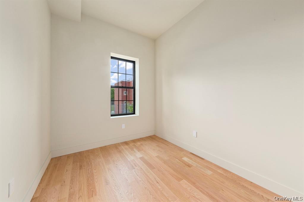 405 Irving Avenue Property Photo 31