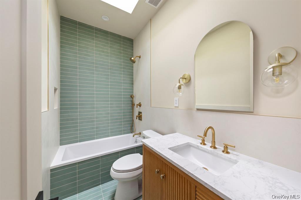 405 Irving Avenue Property Photo 33
