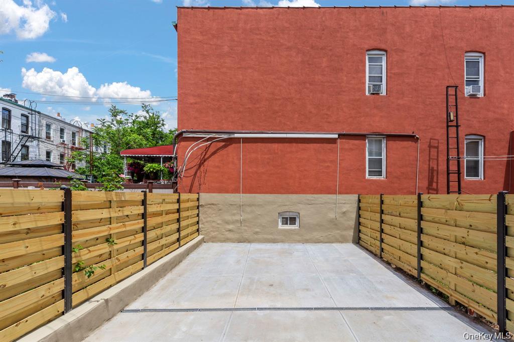 405 Irving Avenue Property Photo 44