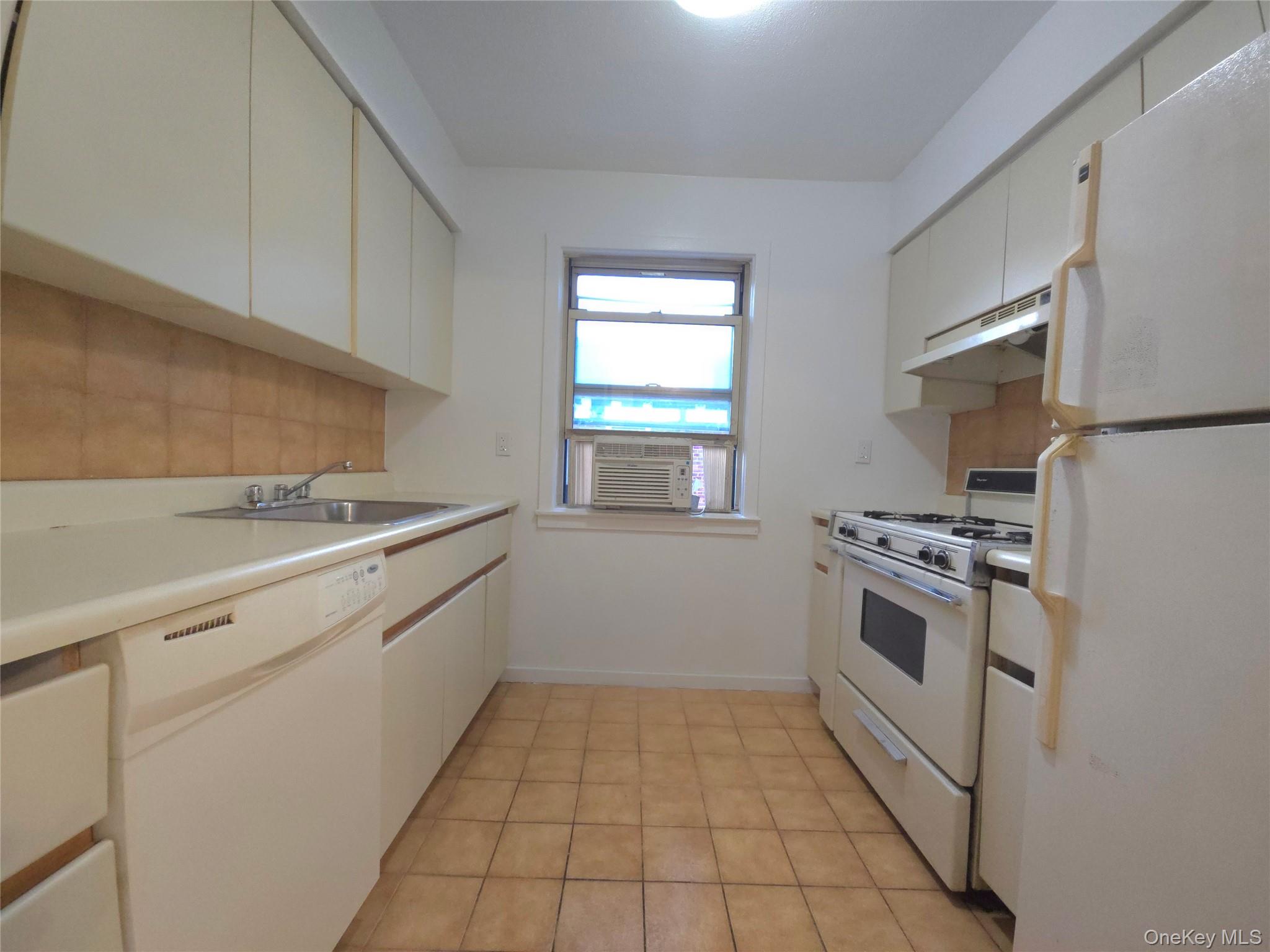 79 N Broadway D2 Property Photo 8