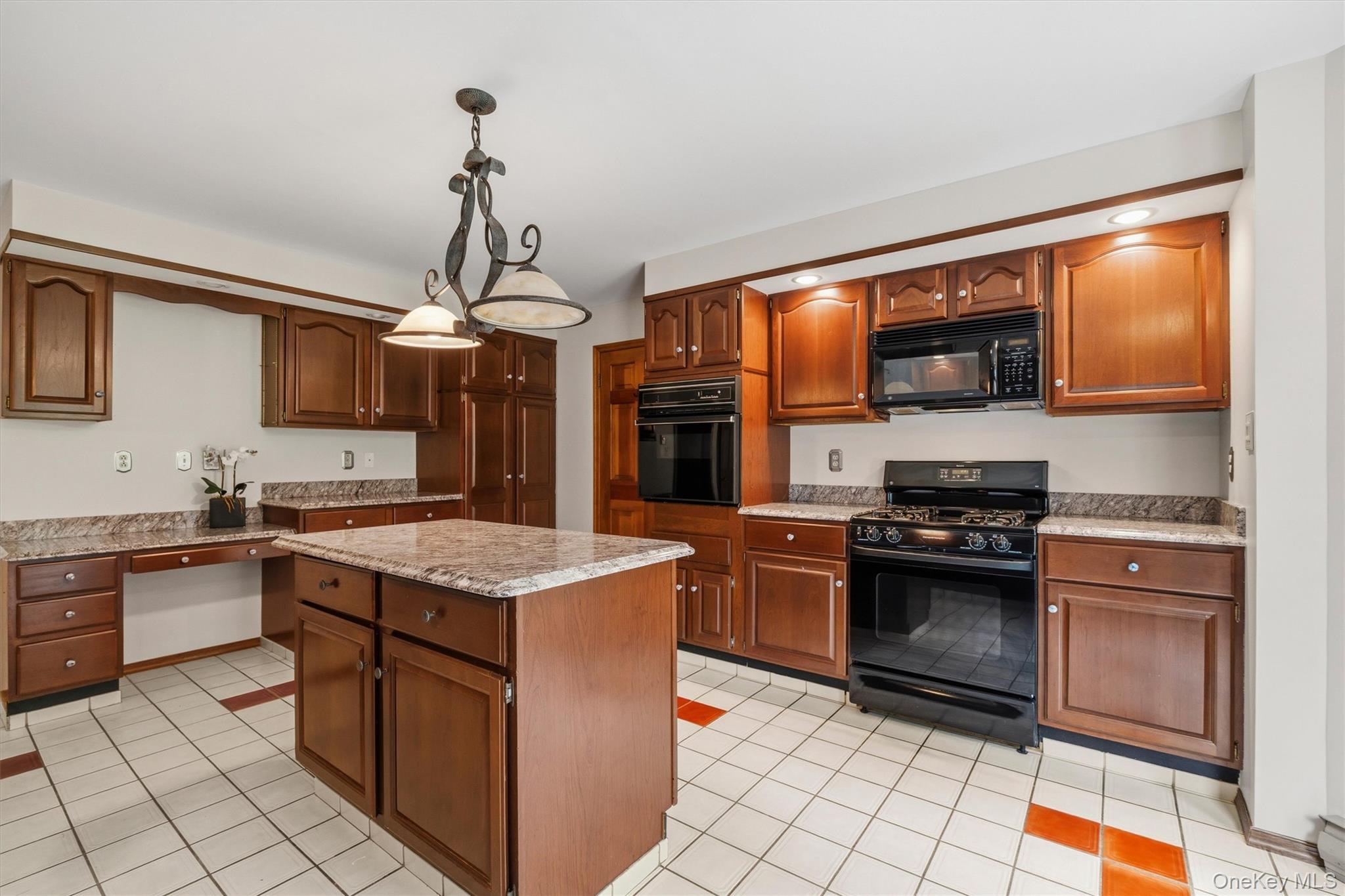 9 3rd Street Property Photo 8