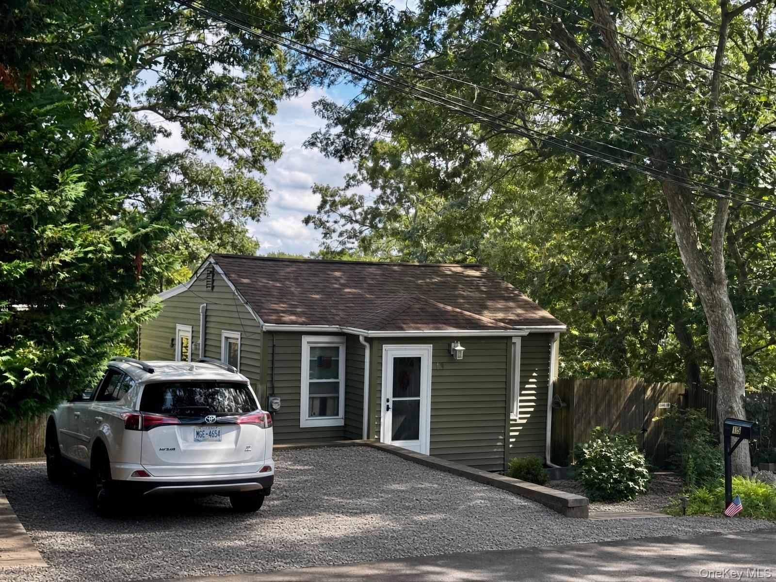 15 Laurelton Road Property Photo 1