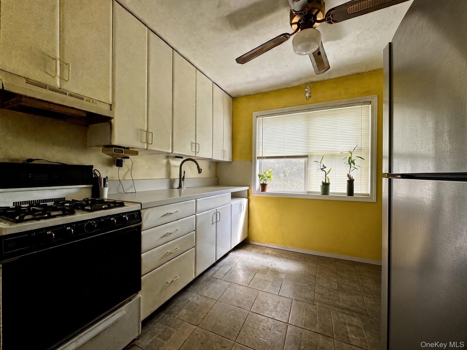 15 Laurelton Road Property Photo 4