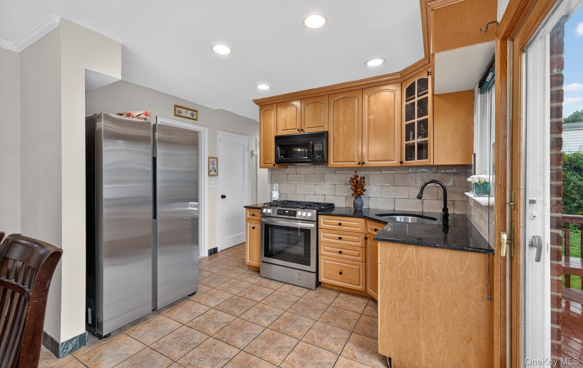 11 White Street Property Photo 8