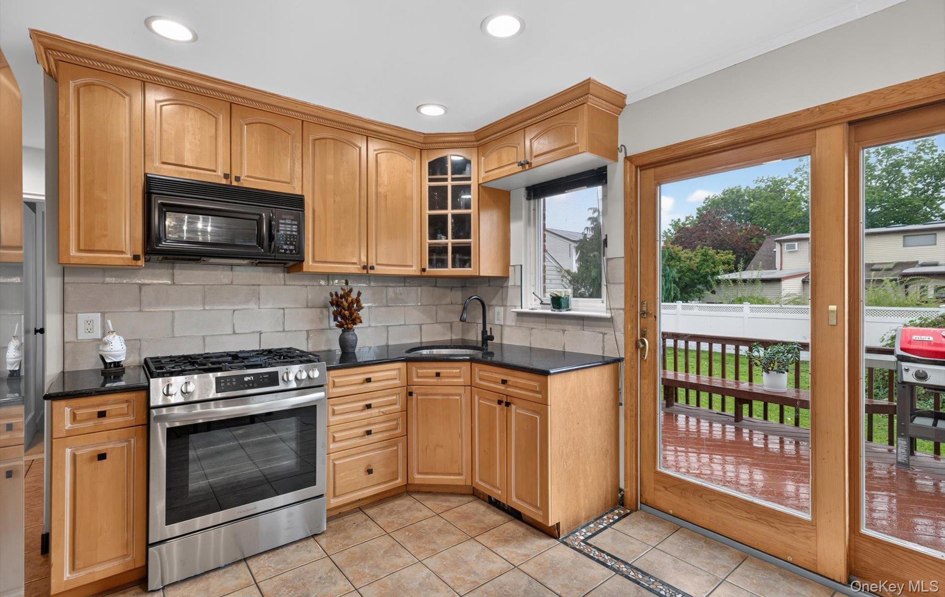 11 White Street Property Photo 10