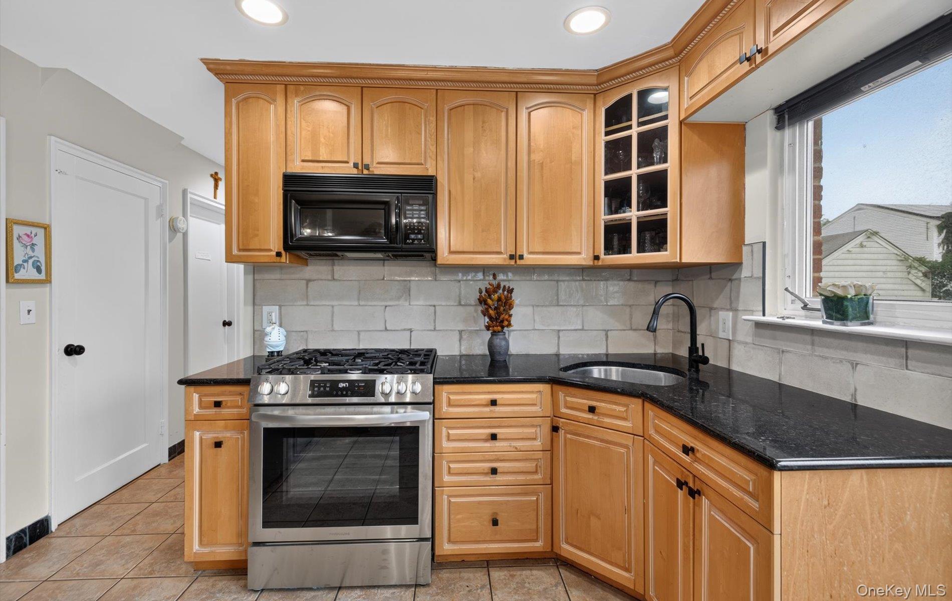 11 White Street Property Photo 11