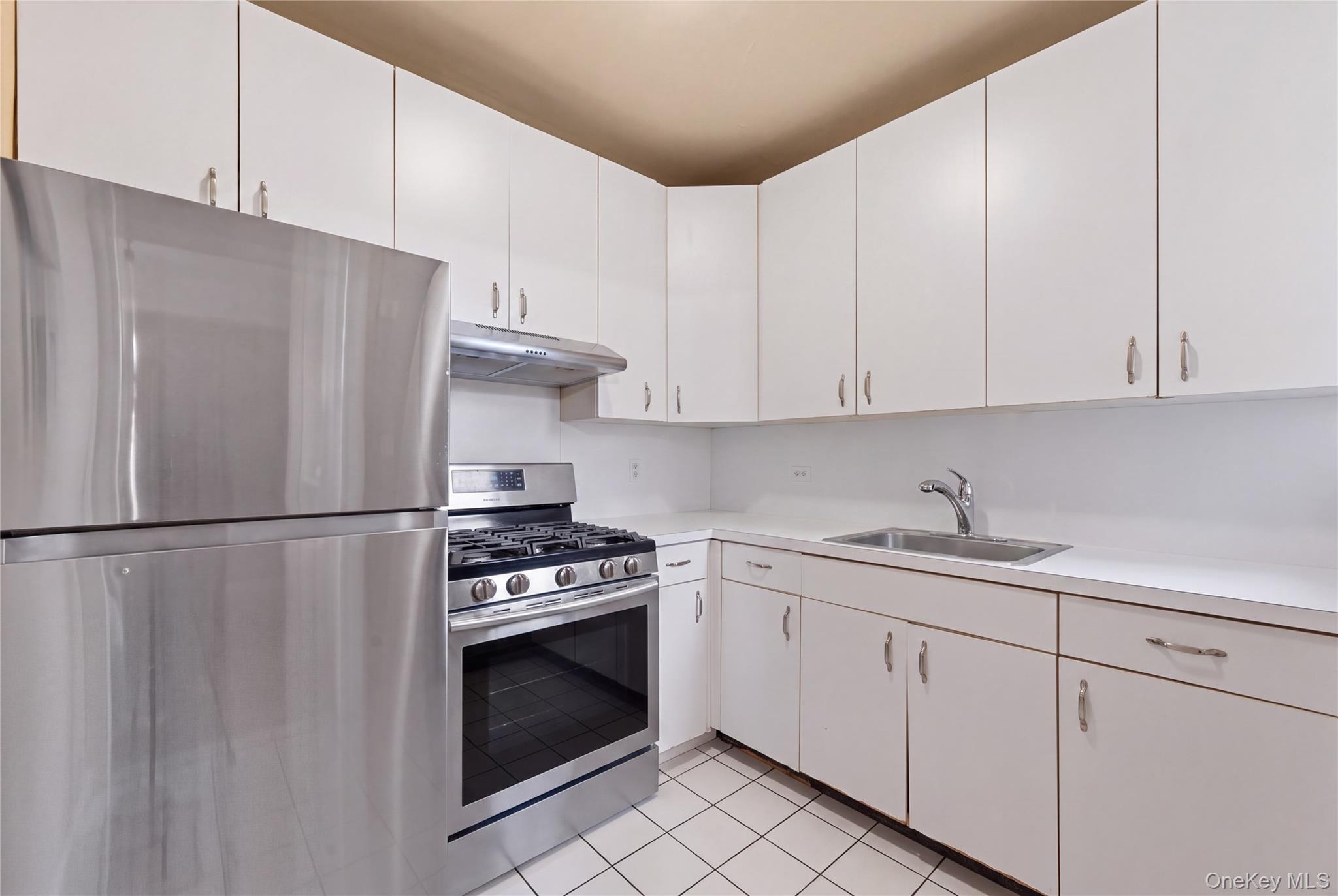 78-10 34 Avenue 4j Property Photo 8