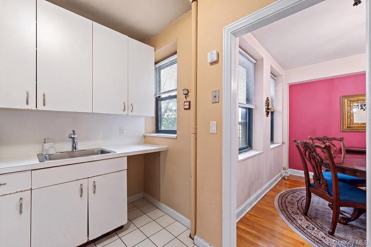 78-10 34 Avenue 4j Property Photo 9