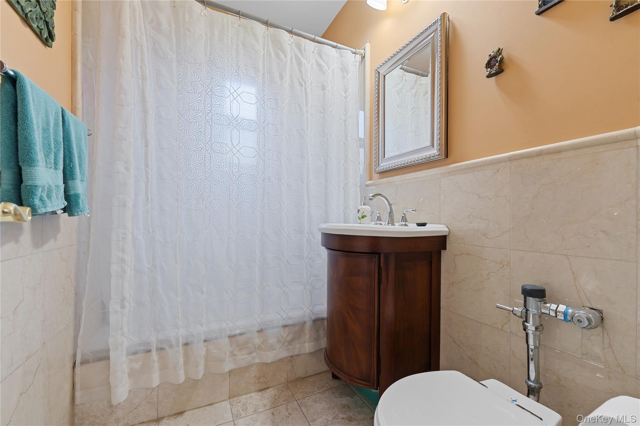 78-10 34 Avenue 4j Property Photo 10