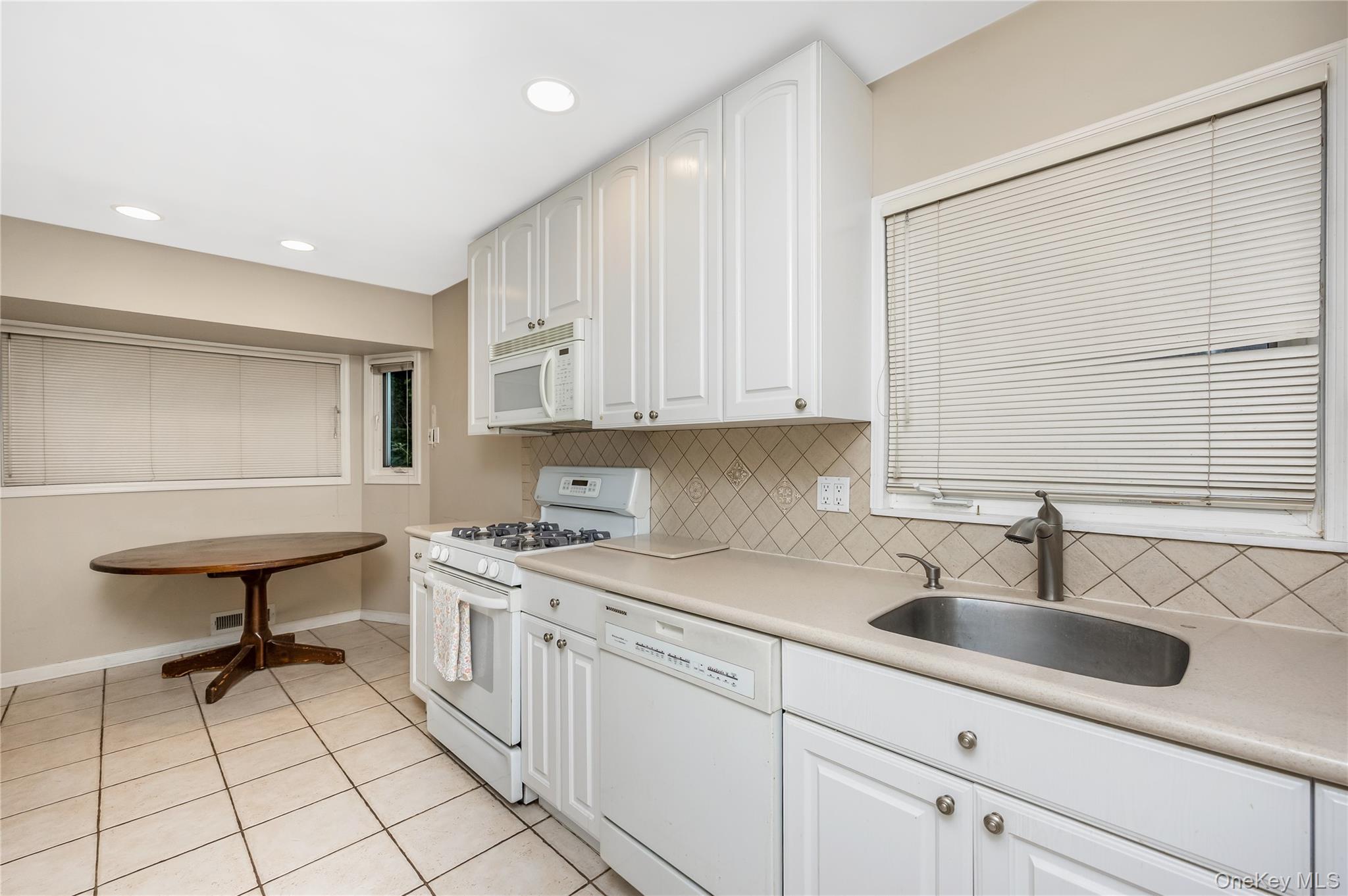 29 Randy Lane Property Photo 18