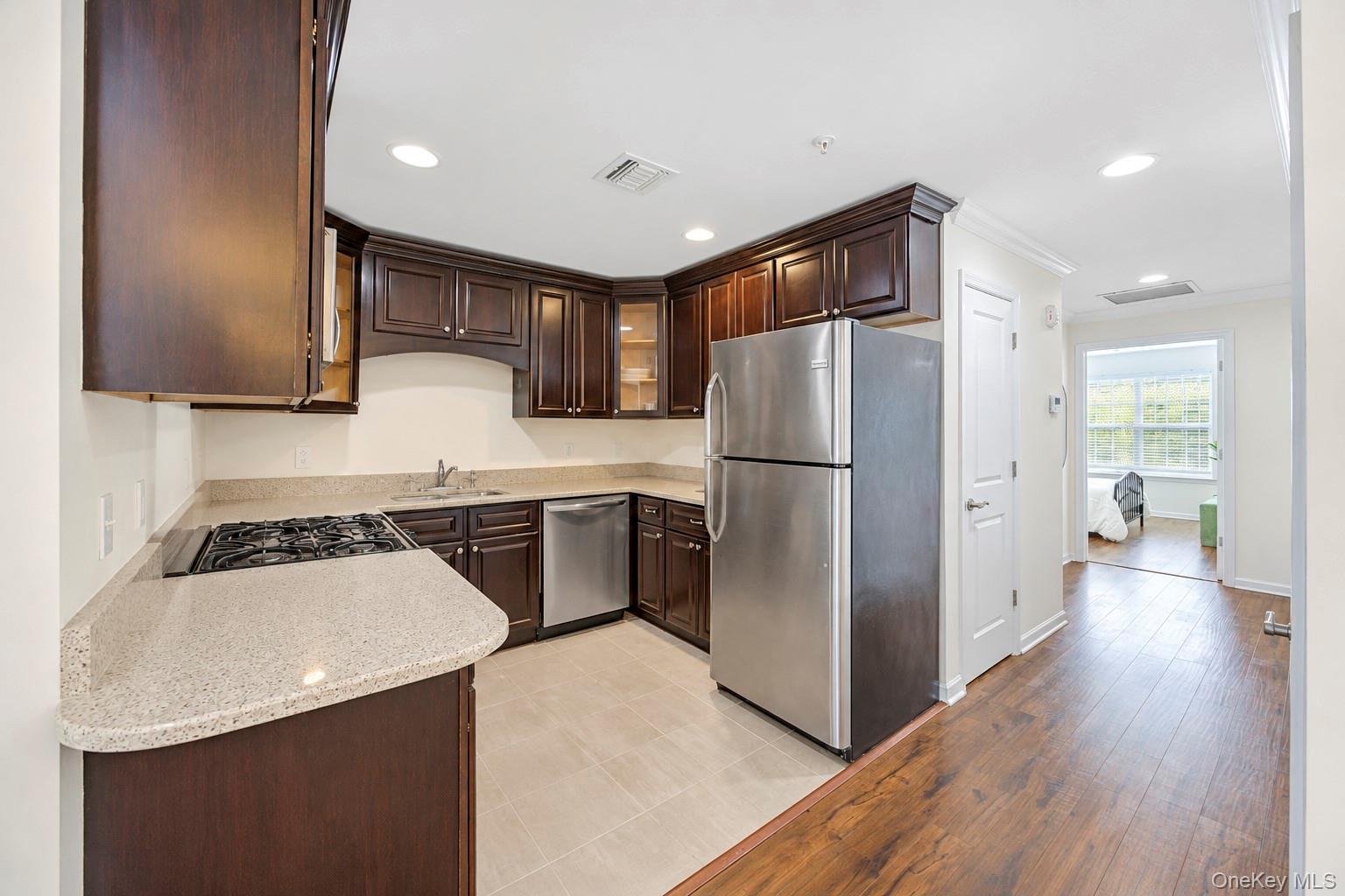 106 Weatherby Lane Property Photo 4