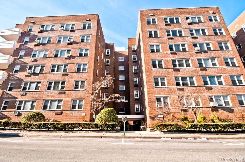 30 E Hartsdale Avenue 3e Property Photo 1