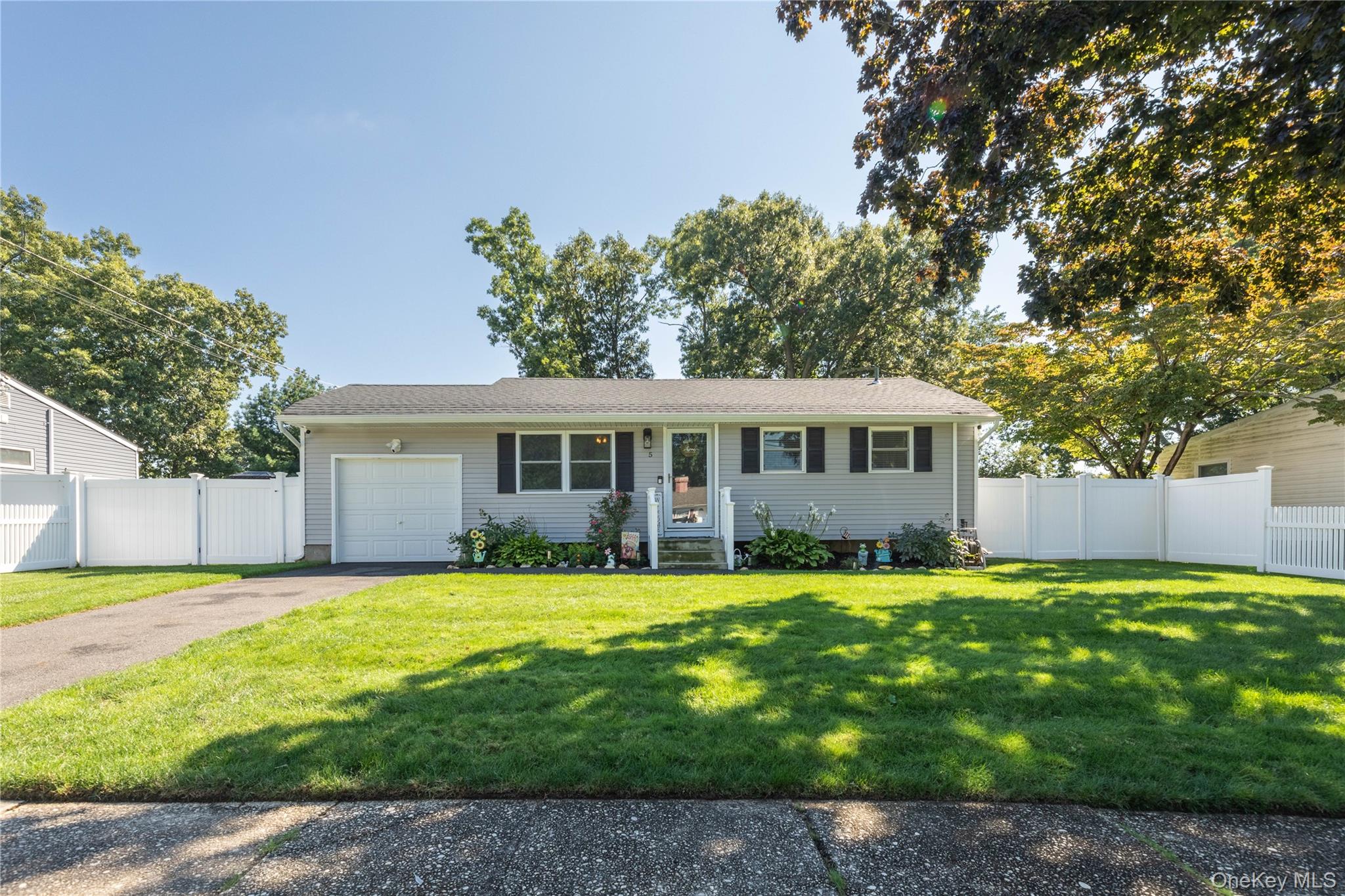 5 Norwalk Lane Property Photo 1
