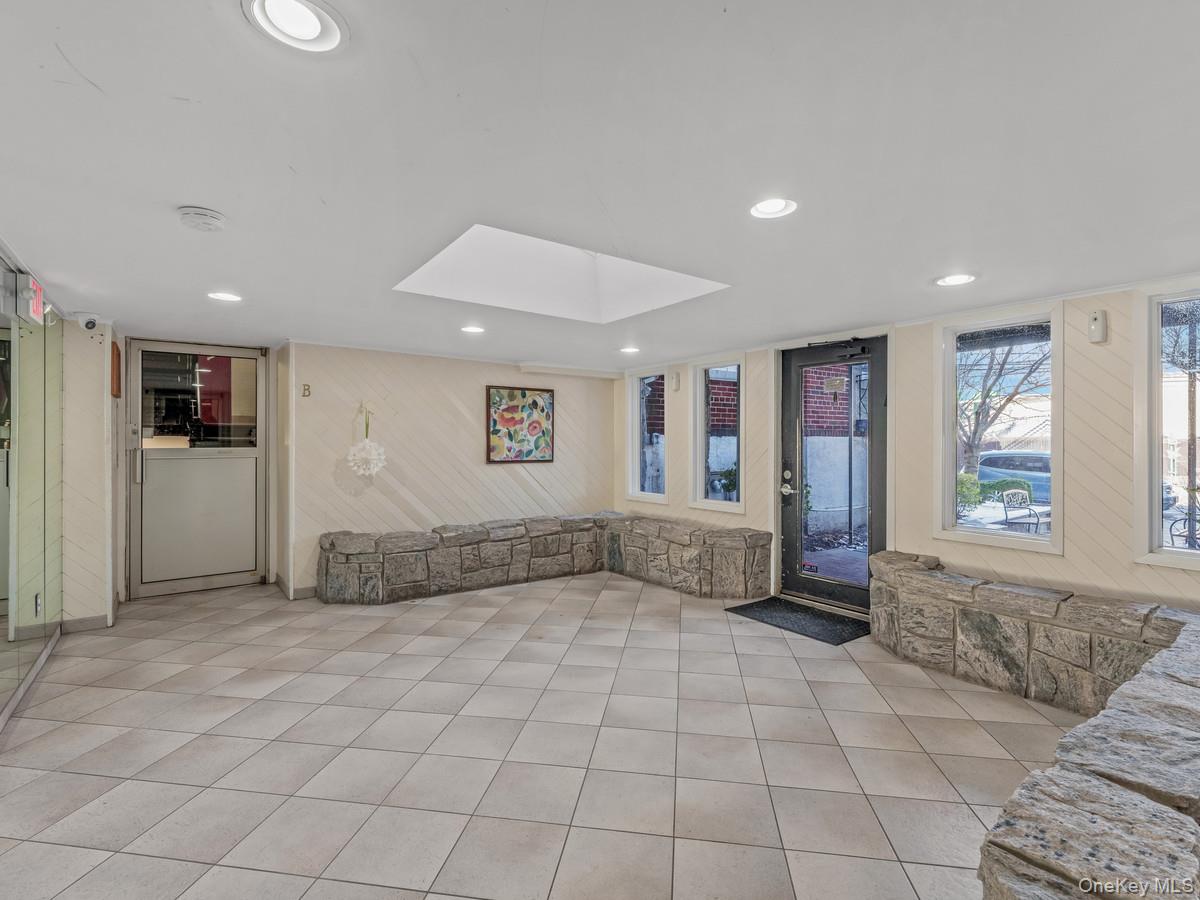 30 Shipherd Avenue 9b Property Photo 3