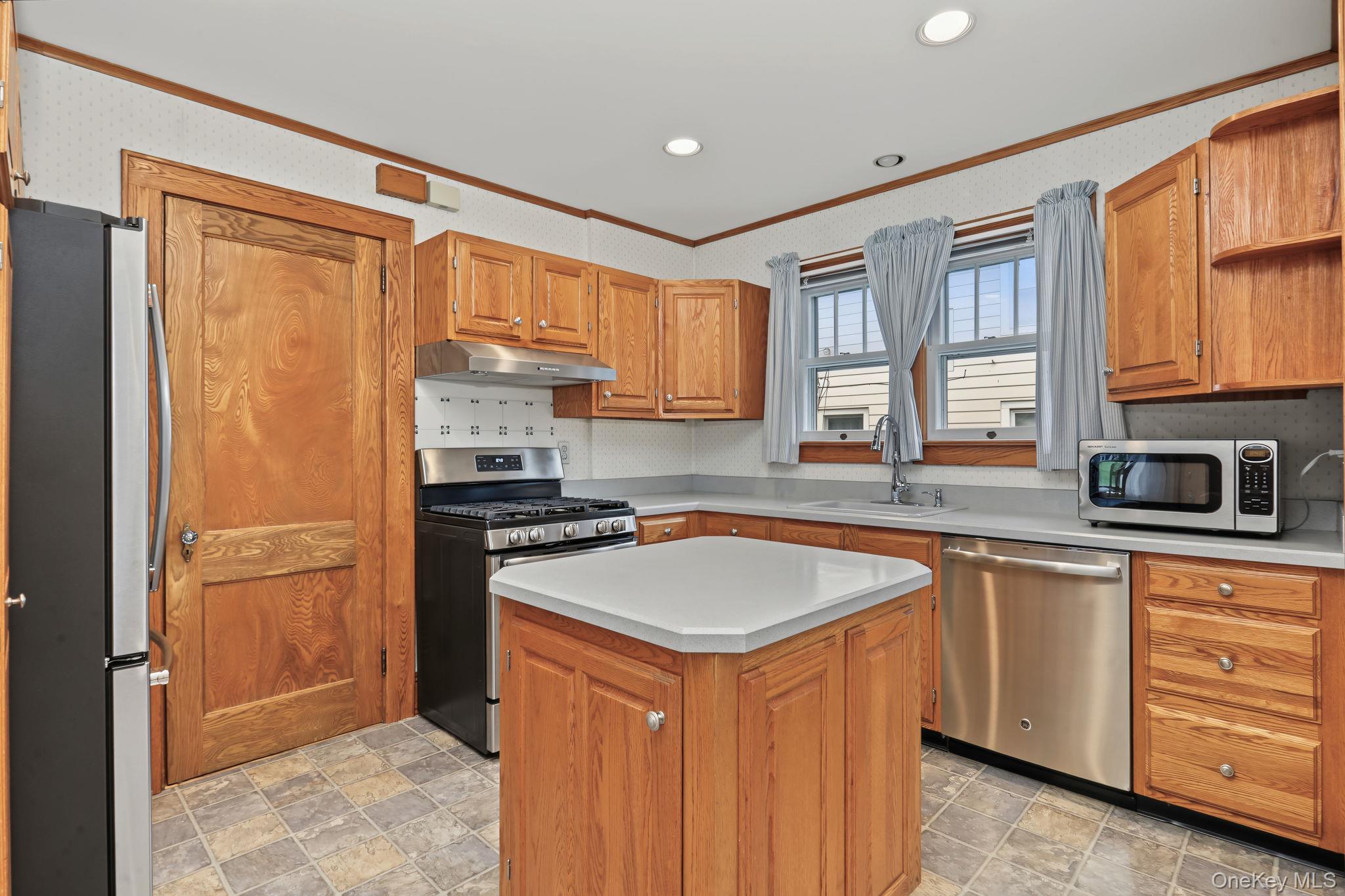 1118 Hudson Avenue Property Photo 9