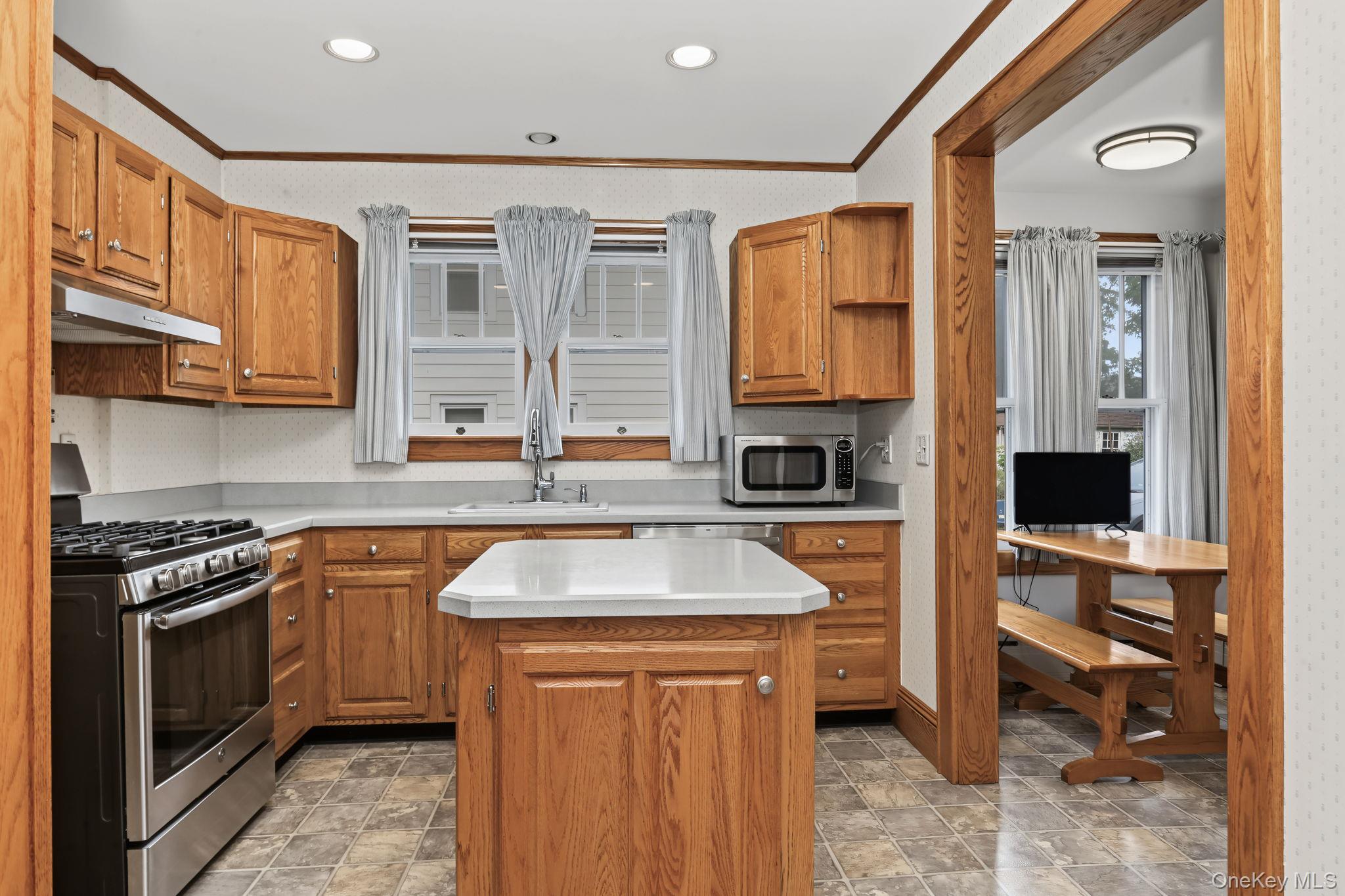 1118 Hudson Avenue Property Photo 10