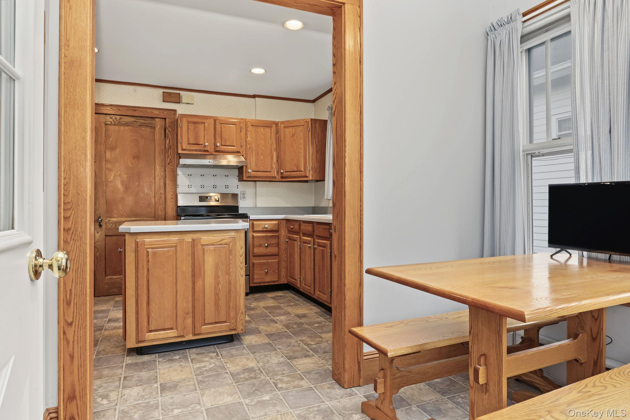 1118 Hudson Avenue Property Photo 11
