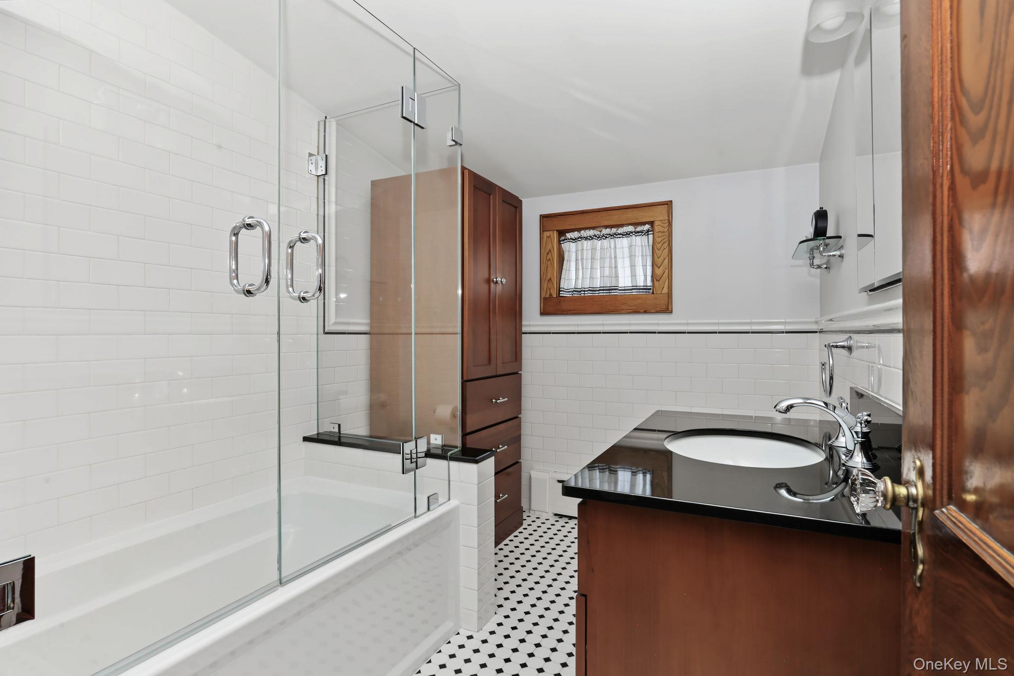 1118 Hudson Avenue Property Photo 14