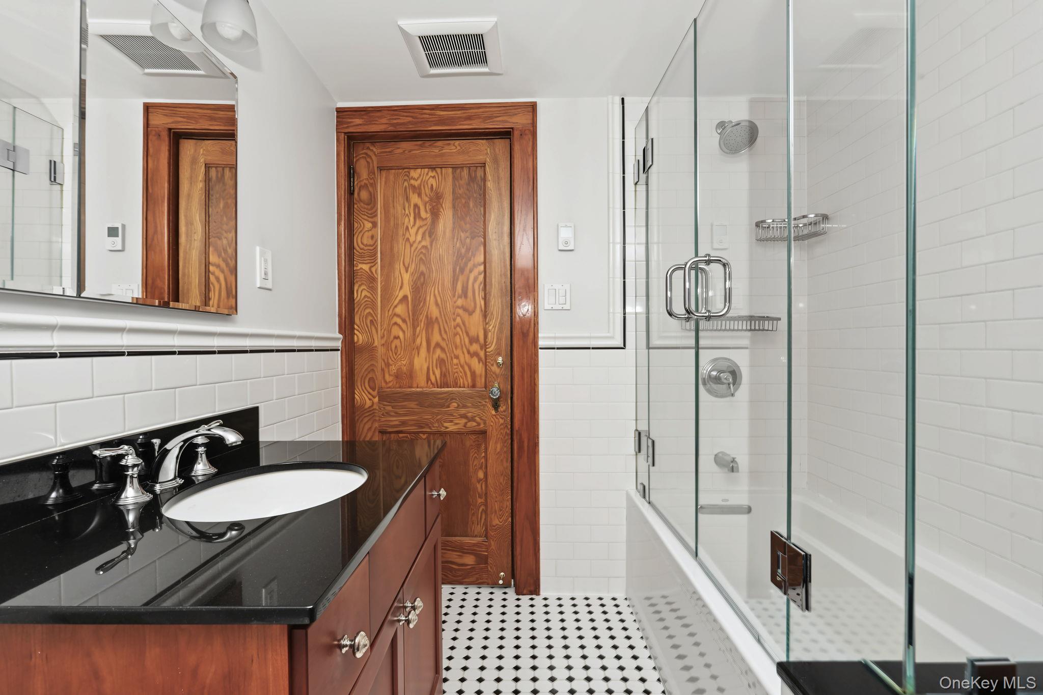 1118 Hudson Avenue Property Photo 15