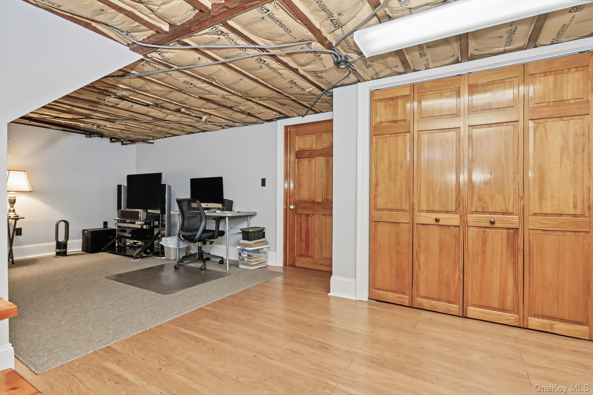 1118 Hudson Avenue Property Photo 18
