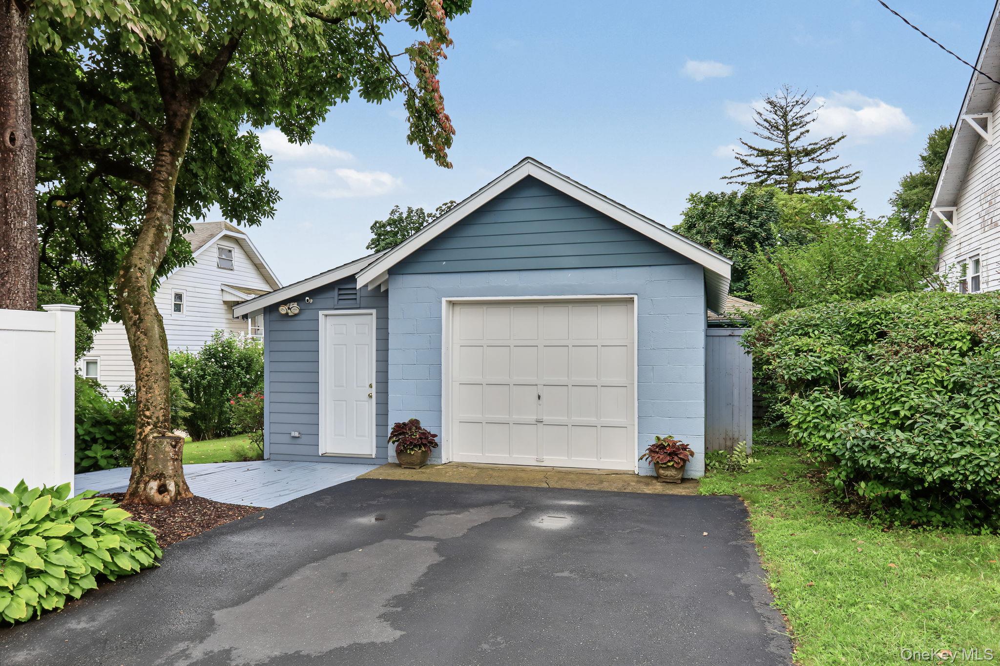 1118 Hudson Avenue Property Photo 25