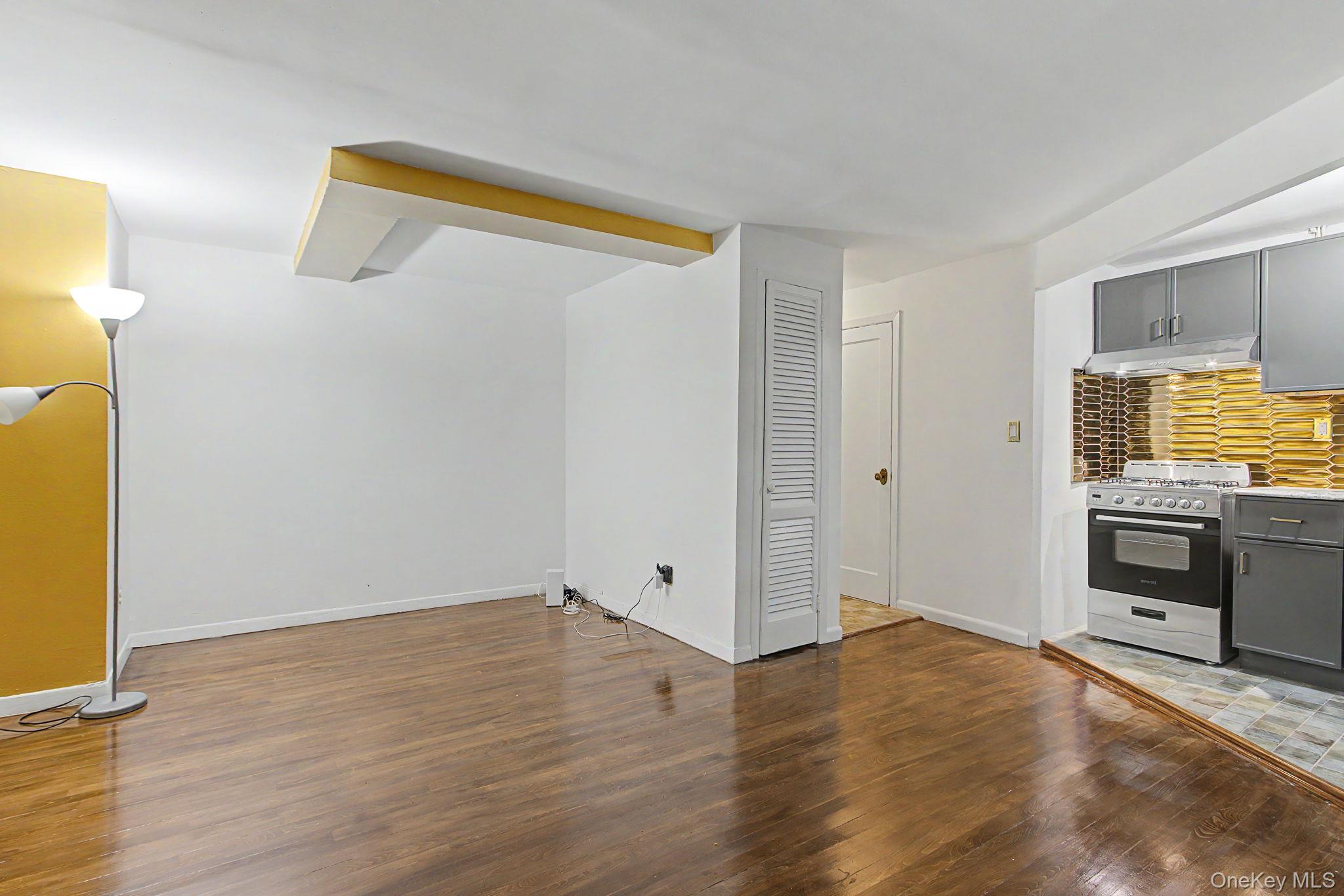 270 Bronxville Road B3 Property Photo 6