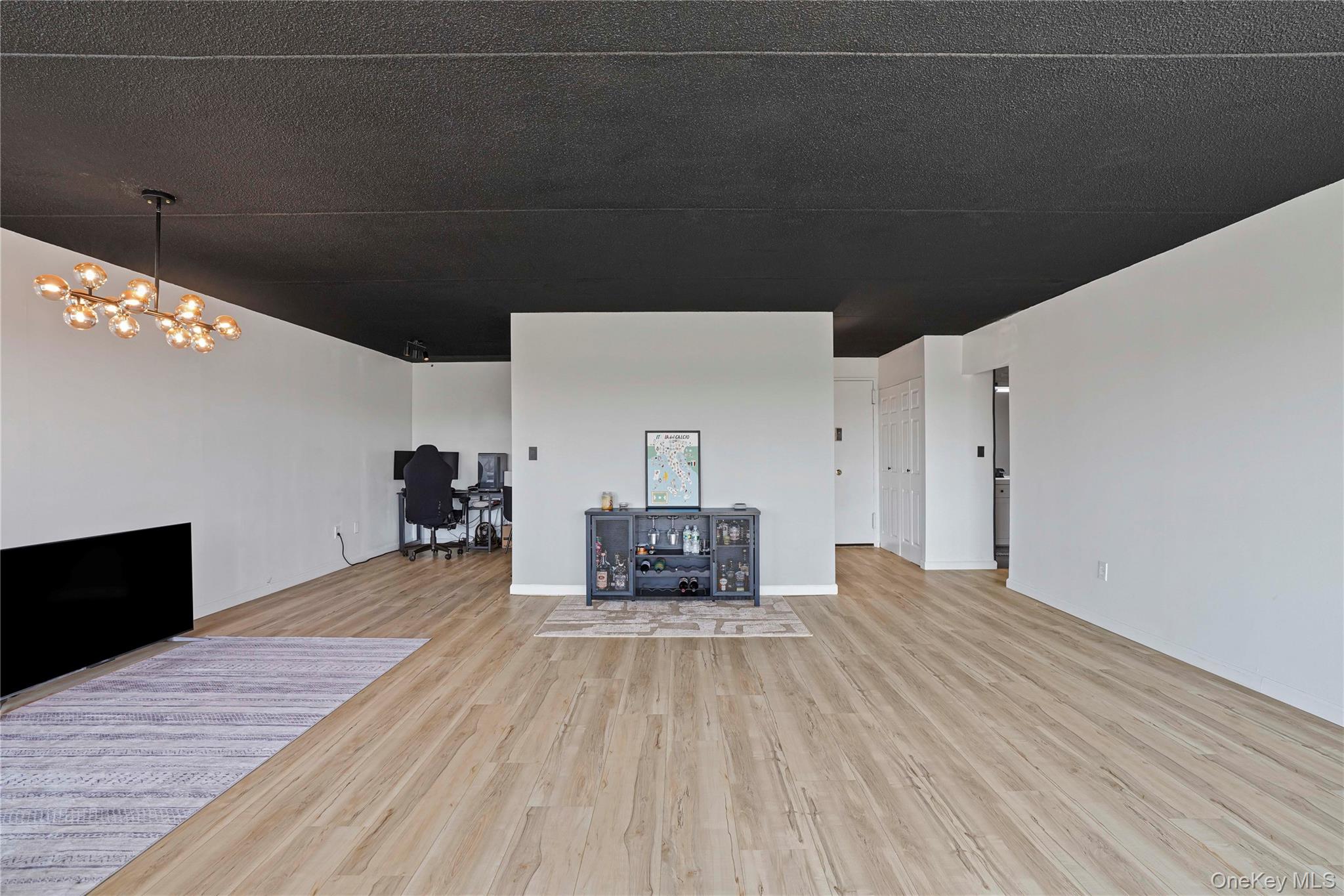 500 High Point Drive 709 Property Photo 23