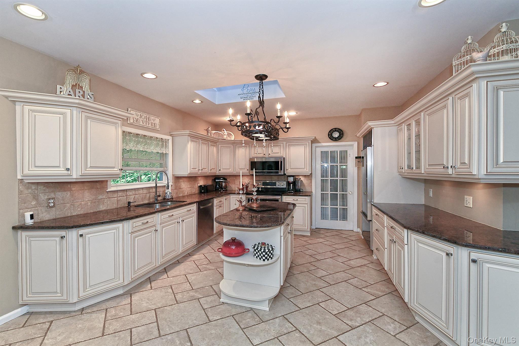 7 Ona Avenue Property Photo 9